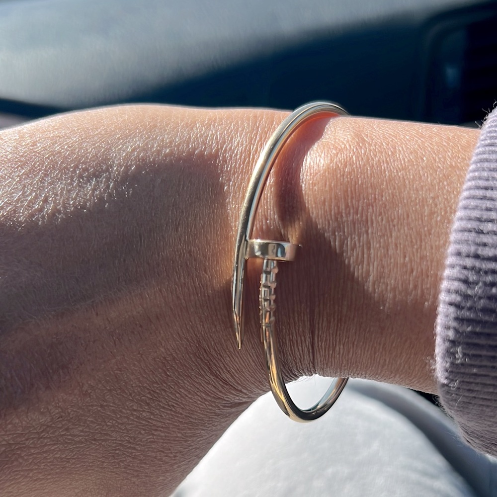 18k gold nail bracelet.  gold weight - 9.91 grams